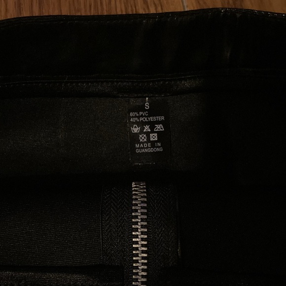 Small PVC/Pleather Zipper and Buckle Mini Skirt - Picture 3 of 3